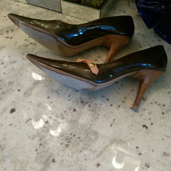 ****SOLD****Authentic Louis Vuitton Monogram Pumps - Picture 5 of 8